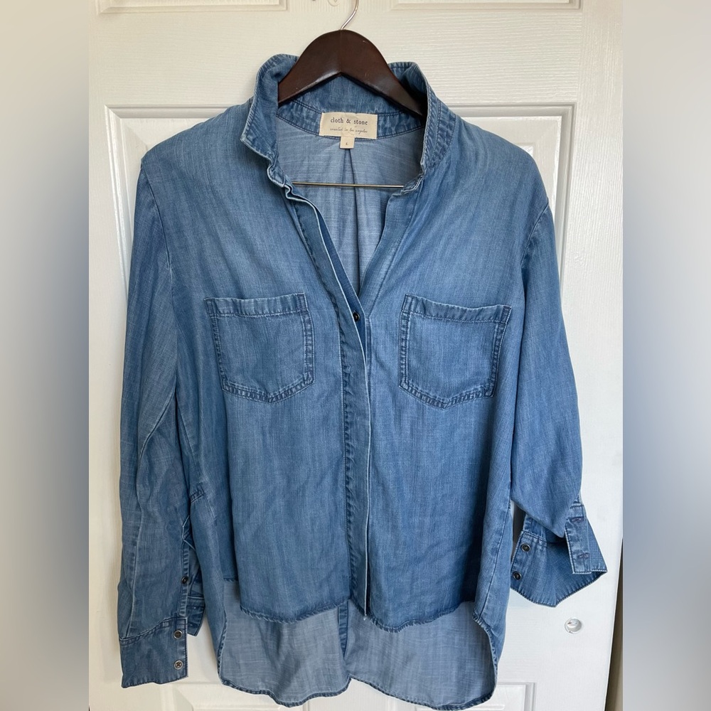 Cloth‎ & Stone Large Chambray Split Back Button Down Shirt Women's Blue EUC